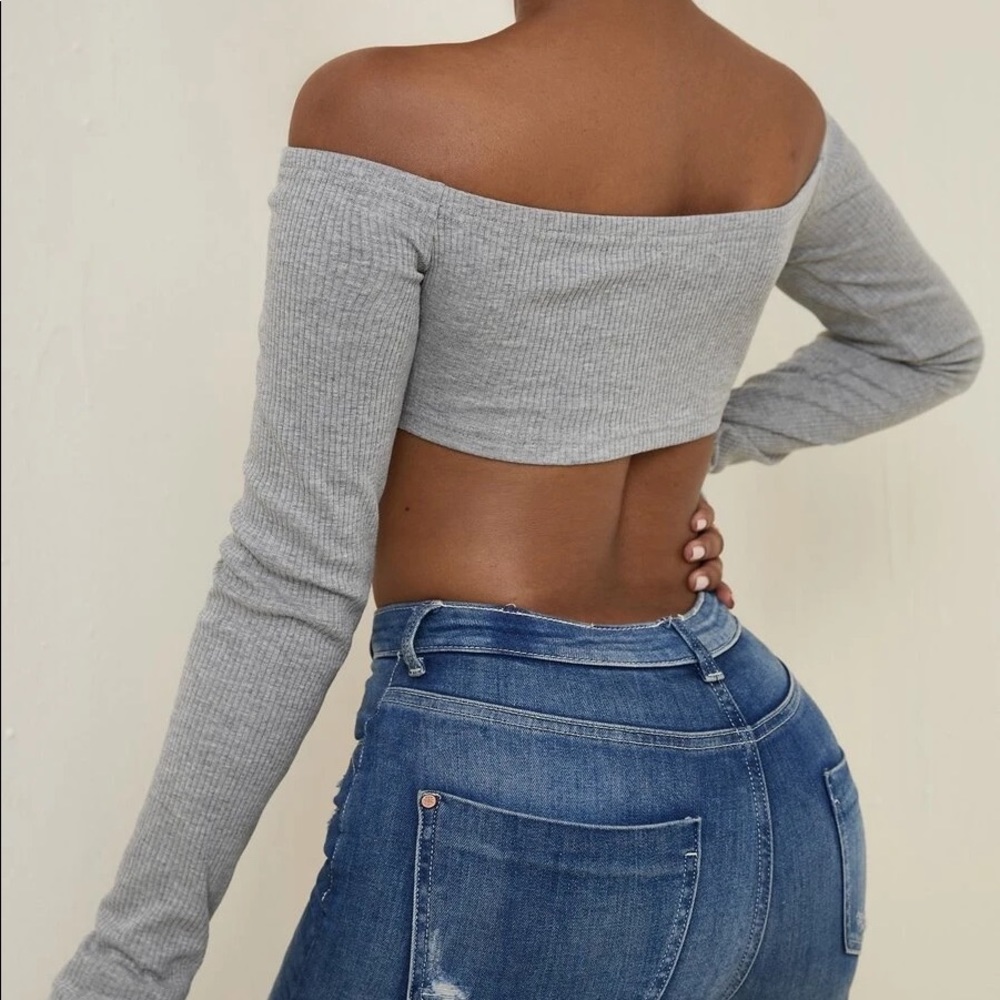 Off-Shoulder Ribbed Knitted Crop Top - Picture 2 of 5